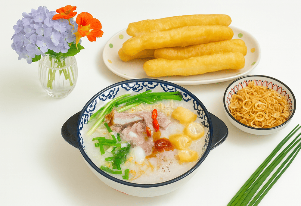 Pork rib porridge with crispy crullers is a perfect combination